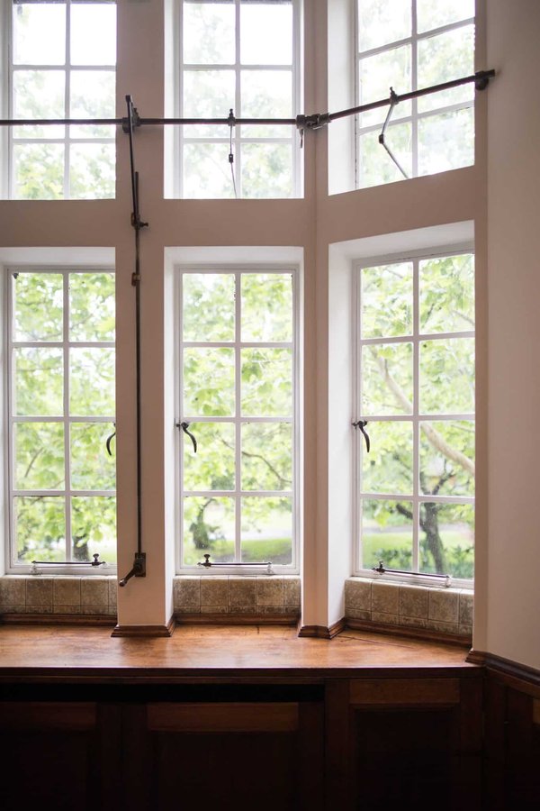 Comment et pourquoi remplacer le vitrage d'une baie vitrée par un verre simple extra-clair ?