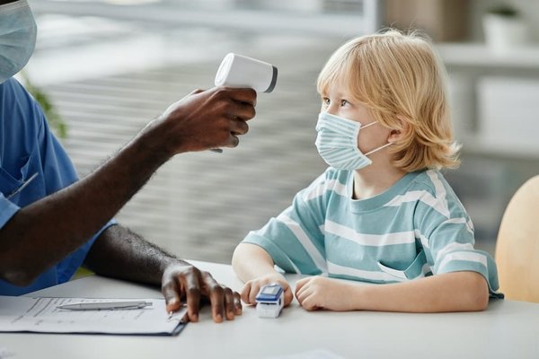 les astuces pour garder une température agréable dans sa piscine pendant l'été